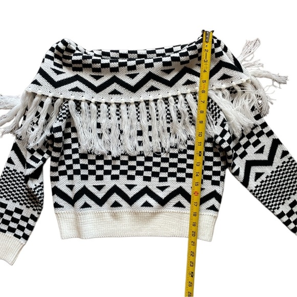 Main Strip Bohemian Crop Black And White Sweater. NWOT. Size Small - Picture 7 of 8